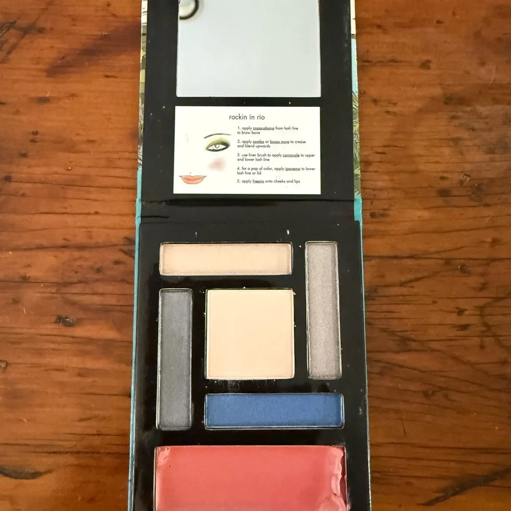 Stila Rockin in Rio Vibrant Palette, New, Makeup